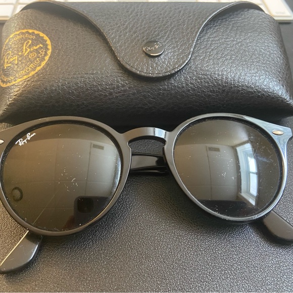 Ray Ban Round Sunglasses - Picture 1 of 2